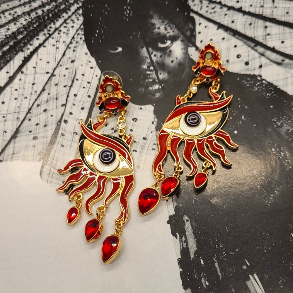 Signed Schiaparelli Teardrop Curtain Peculiar Eye Crystal Gold Earrings - Picture 9 of 14